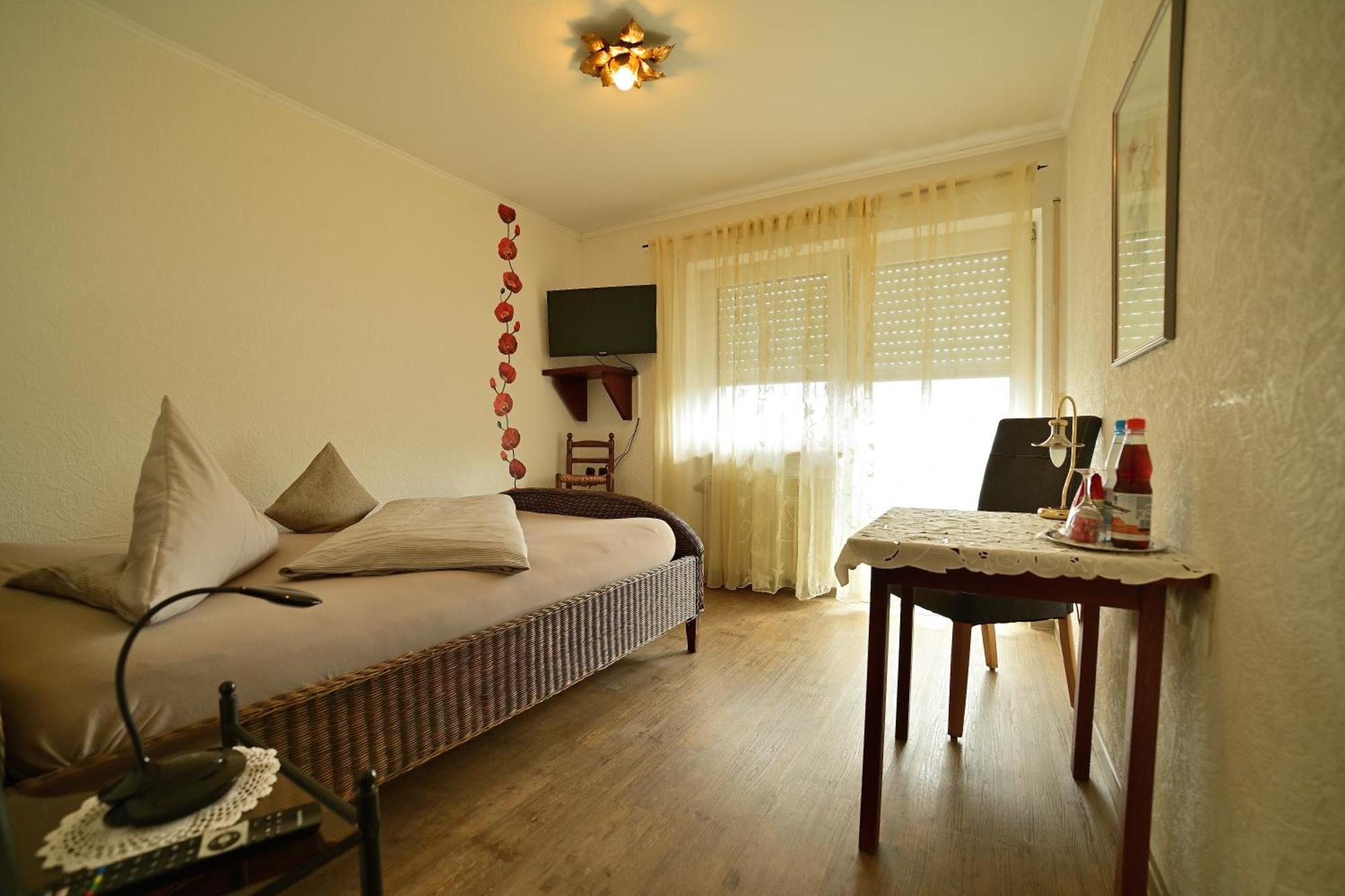 Hotel Zrenners Garni Вальдсассен Экстерьер фото